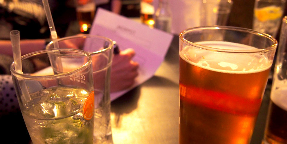Que es un pub quiz papel y boli