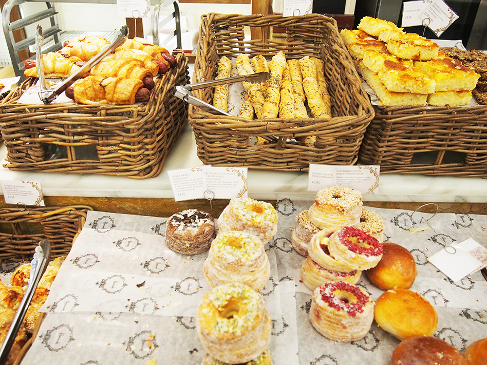 food hall de harrods sausages roll